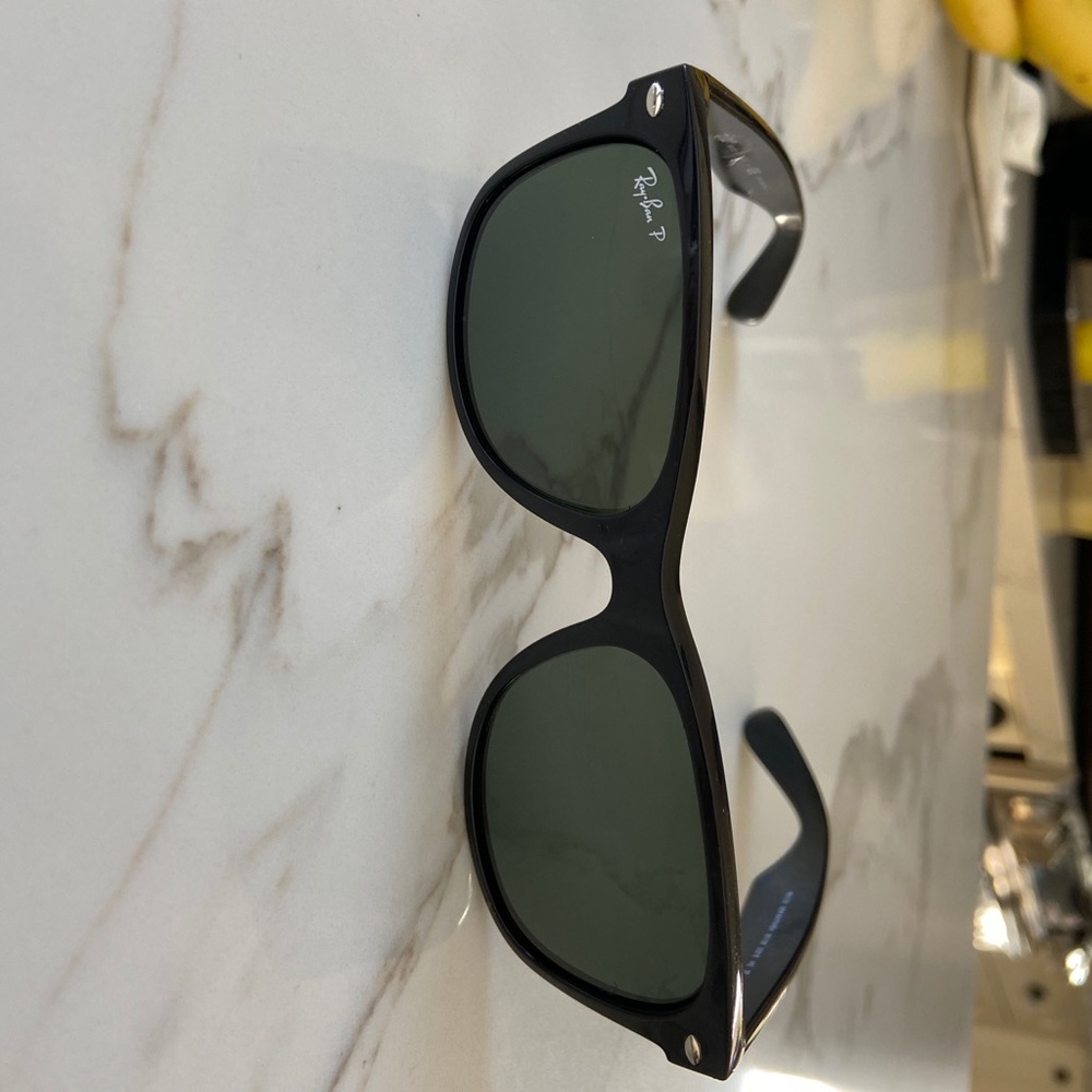 NEW WAYFARER CLASSIC POLARIZED RAYBANS